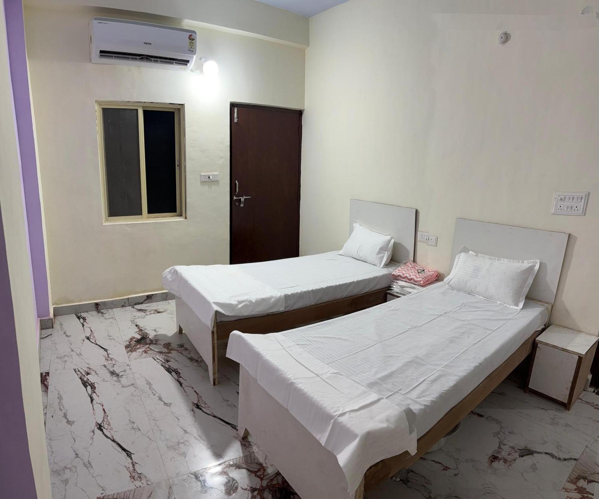Bssn Guest House Gwalior Exteriör bild