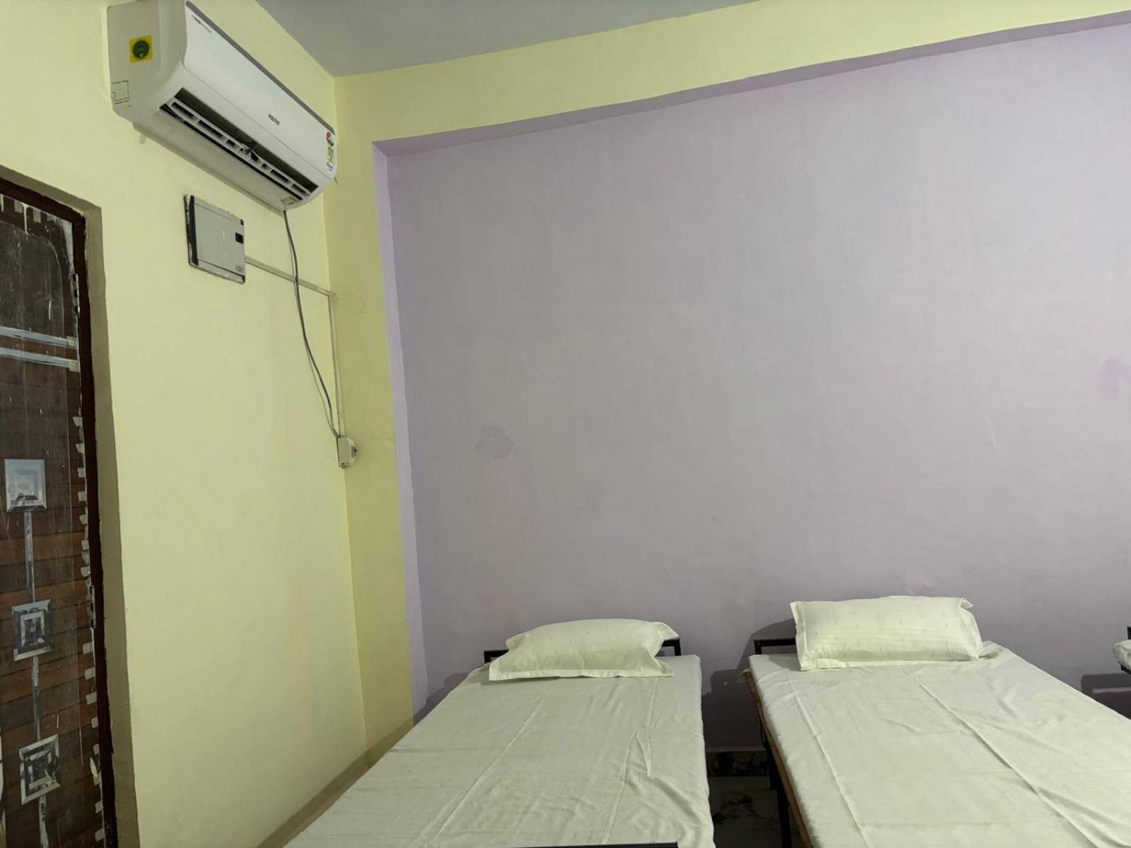 Bssn Guest House Gwalior Exteriör bild