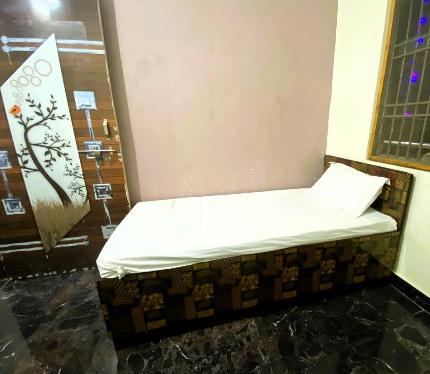Bssn Guest House Gwalior Exteriör bild